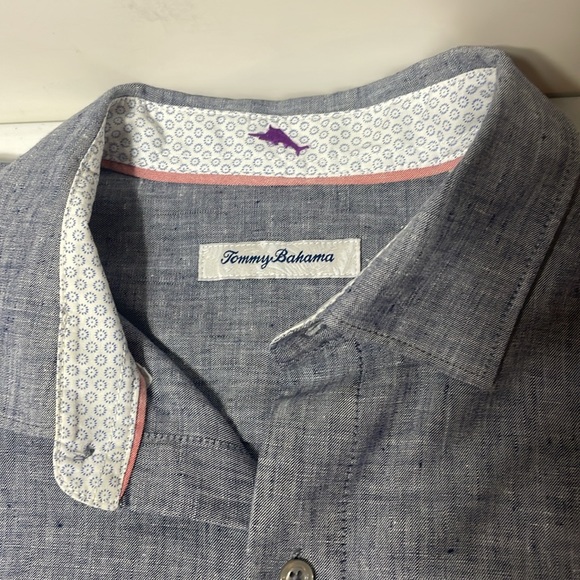 Tommy Bahama button up mens medium shirt - Picture 2 of 6